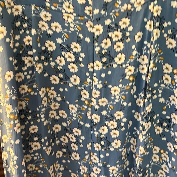 KorMei blue with white flowers romper with long cover in the back. Size M. NWT. - Picture 9 of 13